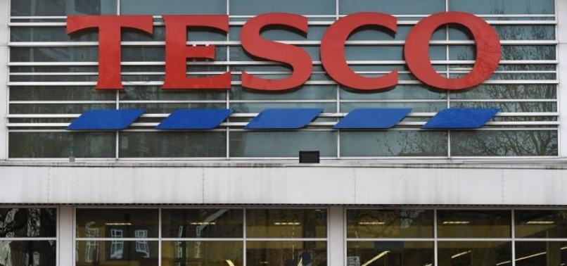 UK WATCHDOG PROBES REPORTS OF MEAT TRACES IN VEGETARIAN MEALS AT TESCO, SAINSBURYS