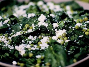Tulum Peynirli Ispanak Salatası