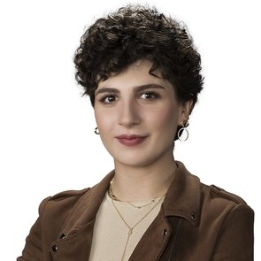 Naz Çağla Irmak  – Kimdir
