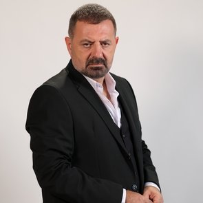 Osman Albayrak – Kimdir