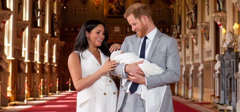 PRINCE HARRY, MEGHAN SHOW OFF THEIR BABY BOY TO THE PUBLIC