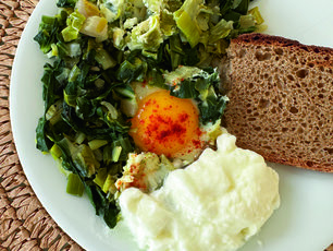 Pazı Kavurmalı Yumurta