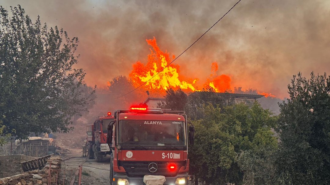 ANTALYA’DA YANGINLA MÜCADELE