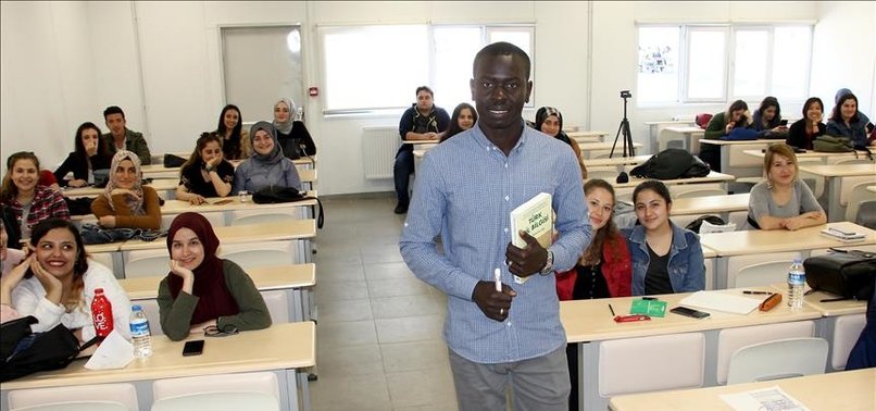 SUDANESE TEACHER OF TURKISH LANGUAGE SURPRISES TURKS