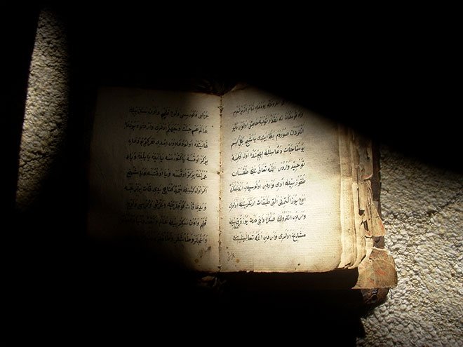 BİN YILLIK TÜRK HARFLERİNİN KULLANILMASINI YASAKLADI