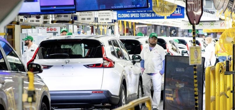 CANADAS ECONOMY EXPANDS 0.8% IN Q1