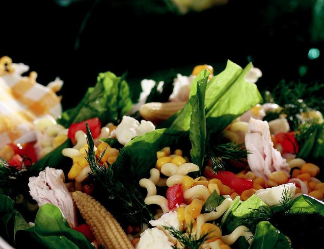 Tavuklu Kuzukulağı Salatası