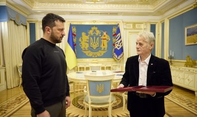 Ukrainian president awards leader of Crimean Tatars title of ‘Hero of Ukraine’