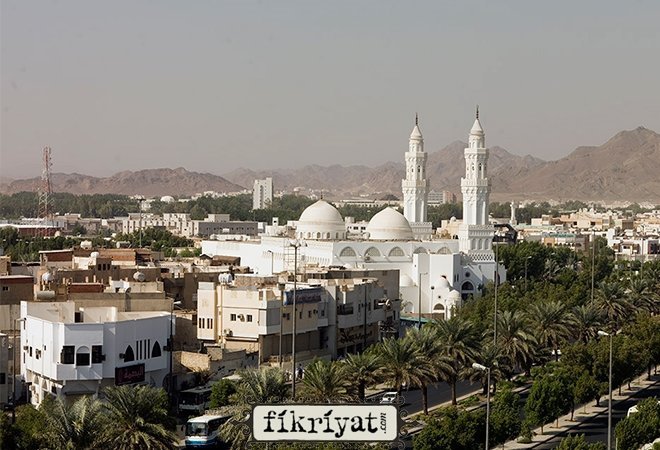 KIBLENİN AKSA’DAN KÂBE’YE ÇEVRİLDİĞİ MESCİD