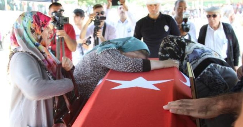 Bir vatanım kaldı geriye