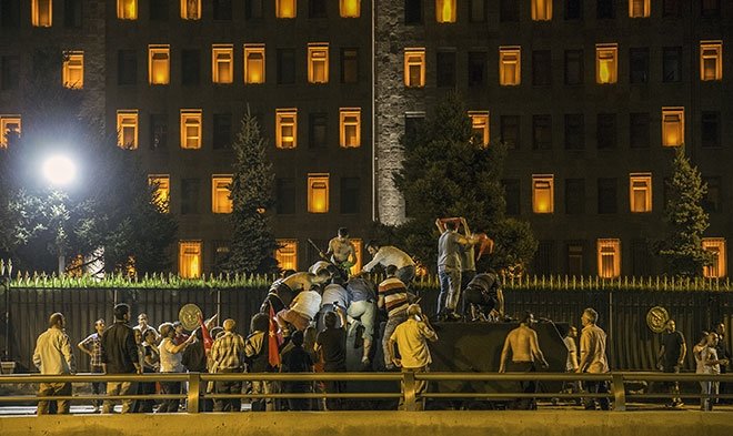 Darbe girişiminde dakika dakika yaşananlar