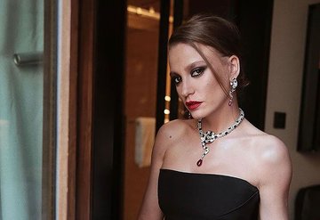 Serenay Sarıkaya beğeni topladı