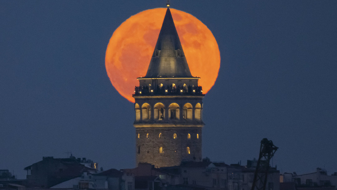 İSTANBUL’DA DOLUNAY