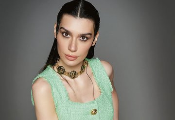 Burcu Kıratlı, orijinal güzellik