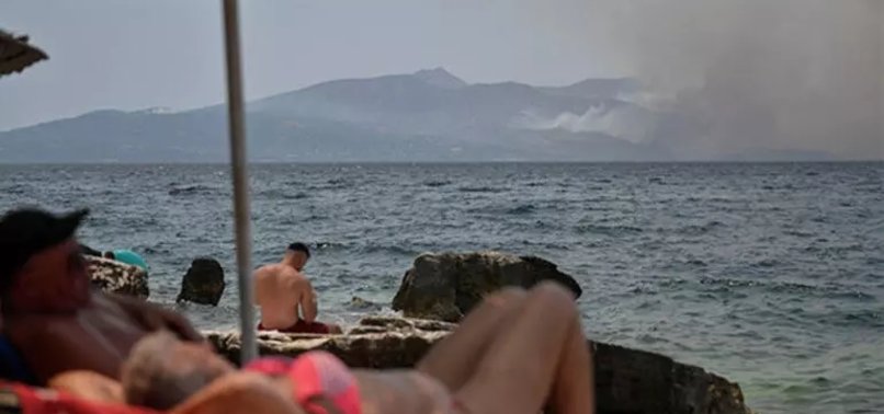 SHOCKING IMAGES FROM GREECE ON SOCIAL MEDIA, VACATIONERS CONTINUE AMID BATTLE WITH FIRES