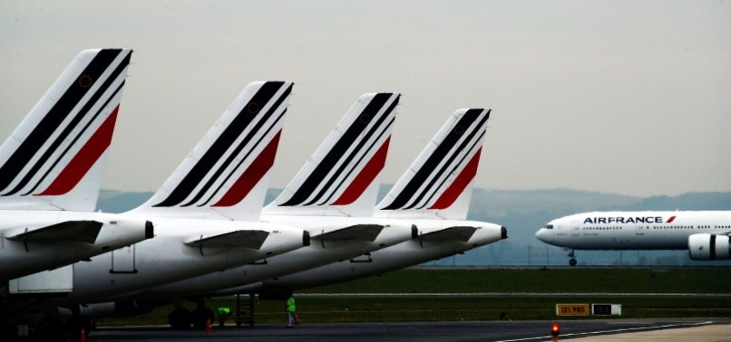 2 AIR FRANCE PILOTS SUSPENDED AFTER FIGHTING IN COCKPIT