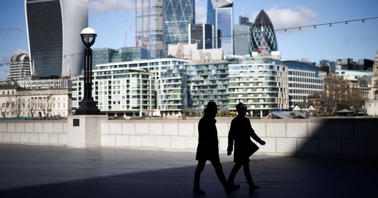 İngiliz ekonomistlere göre ülkede resesyon riski azaldı