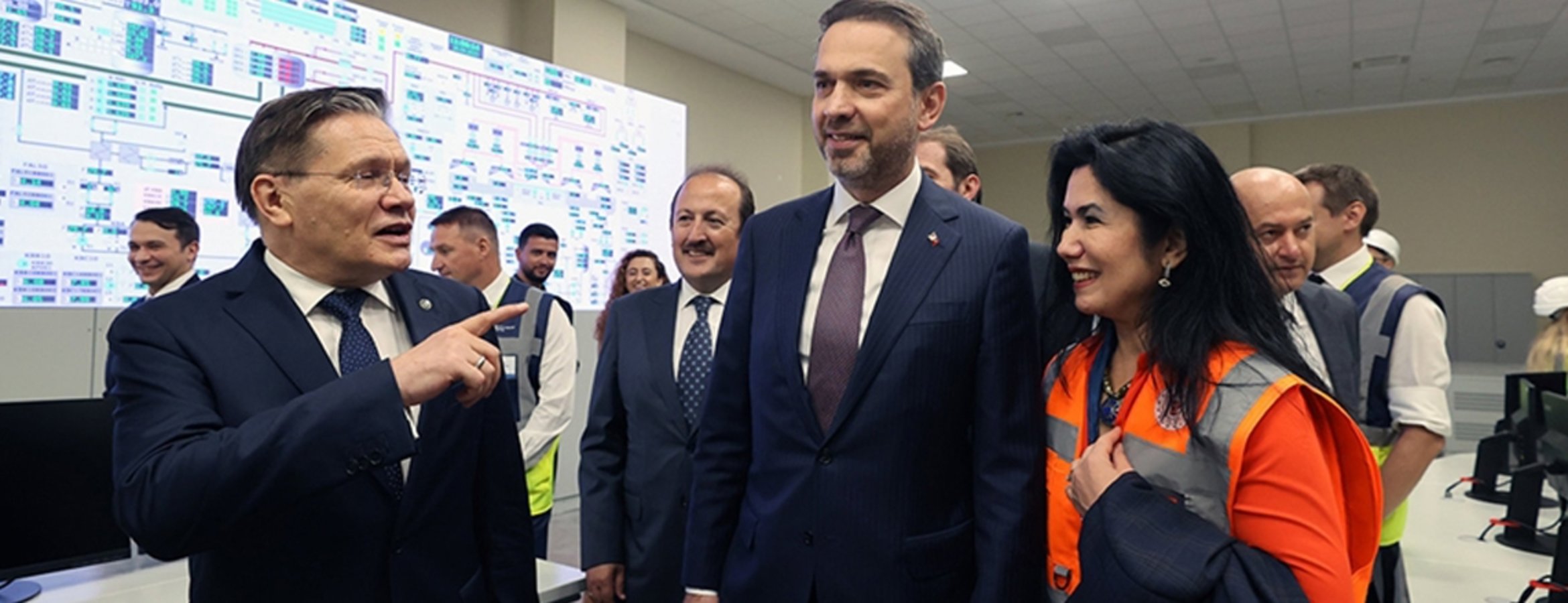 Bakan Bayraktar, Akkuyu NGS inşaat sahasında incelemede bulundu