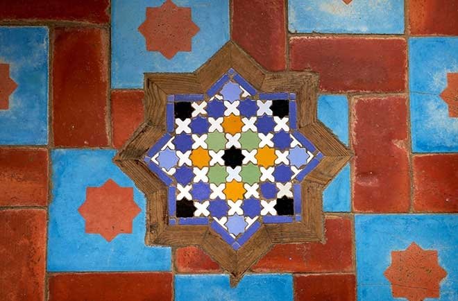 Renk, teknik ve dekorasyon tasarımlarıyla İslam uygarlıÄında seramik