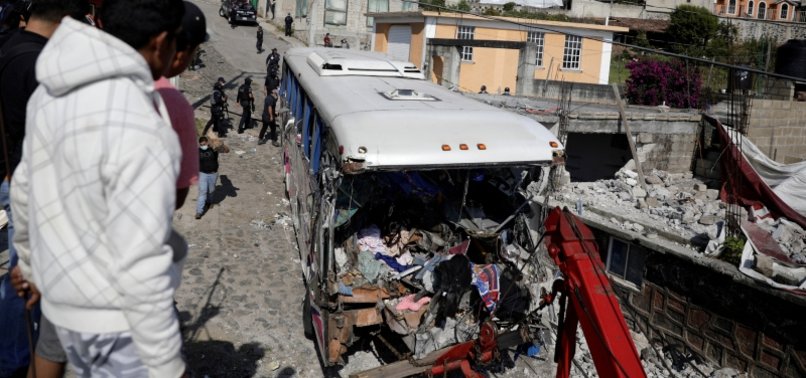 19 PEOPLE DIE IN MEXICO BUS CRASH