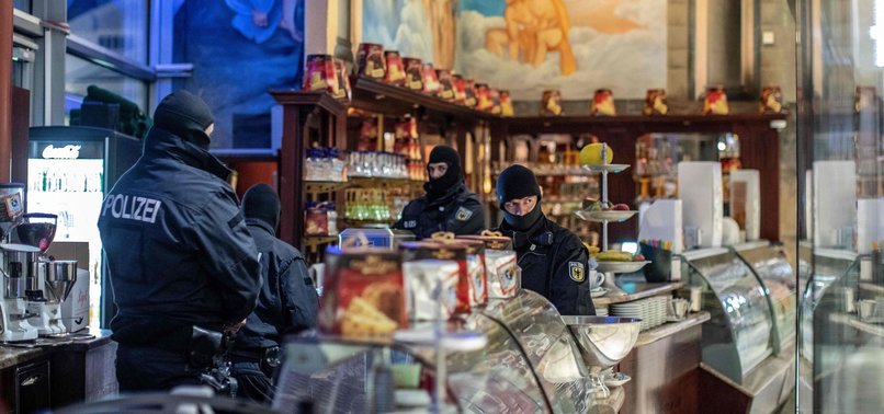 POLICE ARREST 90 MEMBERS OF ITALIAN MAFIA IN INTERNATIONAL RAIDS