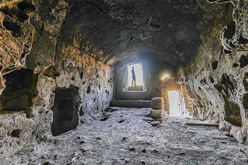Ahlat’ta 883 yıllık kitabe bulundu