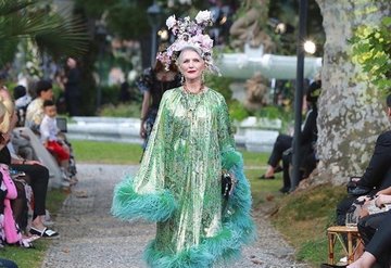 Maye Musk 70 yaşında podyumda!