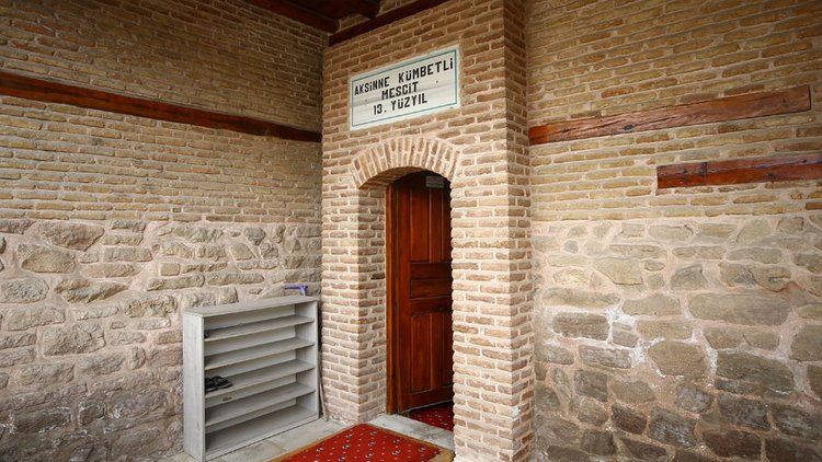 Tarihi mescidin ’figürlü’ mihrabı dikkati çekiyor