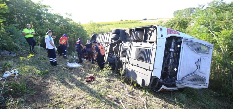 SIX DEAD, 25 WOUNDED IN BUS CRASH IN WESTERN TÜRKIYE