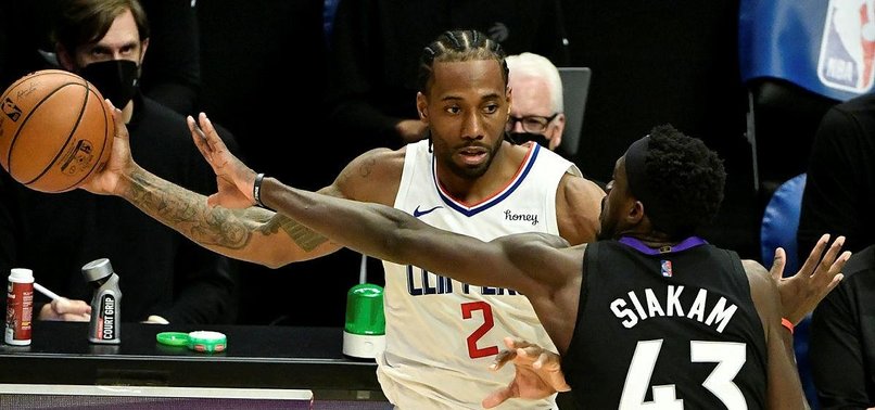 CLIPPERS COME FROM BEHIND TO DOWN RAPTORS