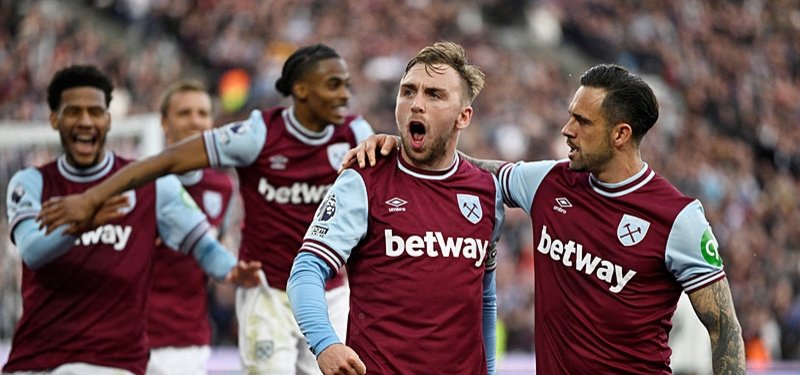 Late Bowen penalty gives West Ham dramatic win over Man United