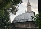 Kubbesinde tabut bulunan cami