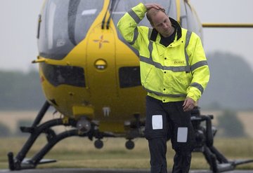 Prens William hava ambulansı pilotluğuna geri dönüyor