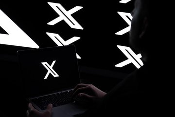 X, bir grup reklam verene dava açtı