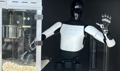 Elon Musk’s retro Tesla restaurant flooded with fans