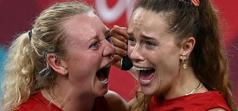 US WOMEN BEAT BRAZIL TO WIN 1ST OLYMPIC VOLLEYBALL GOLD