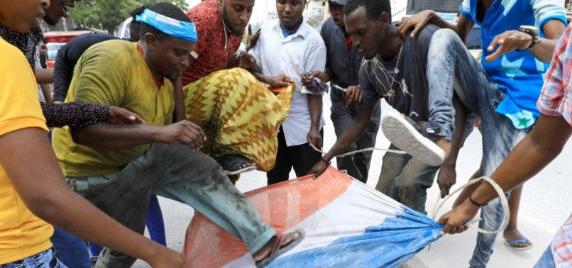 SOMALI PROTESTERS TAKE TO MOGADISHU STREETS TO CONDEMN MACRONS ANTI-ISLAMIC REMARKS