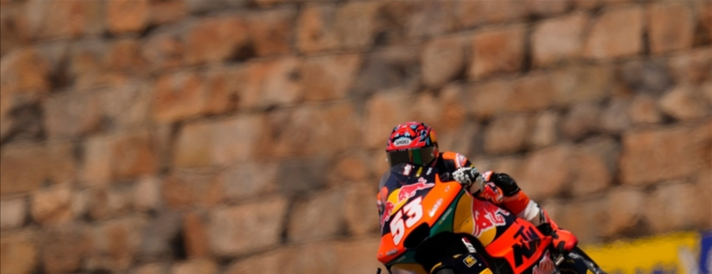 Milli motosikletçi Deniz Öncü, Dünya Moto2 Şampiyonası’nın Almanya yarışını kazandı