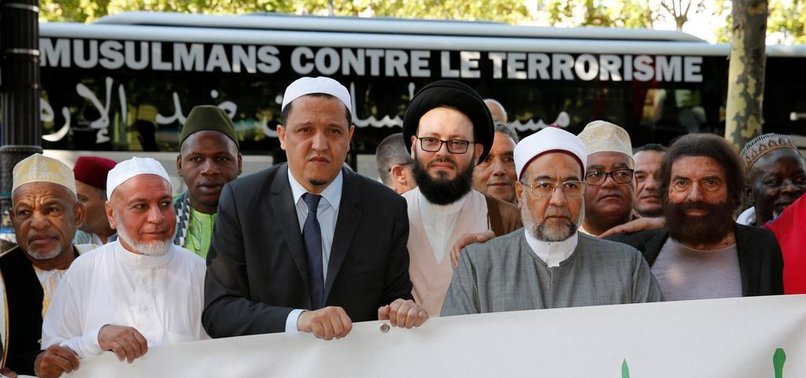 MUSLIM LEADERS ON BUS TOUR AGAINST TERROR STOP AT BERLIN ATTACK SITE