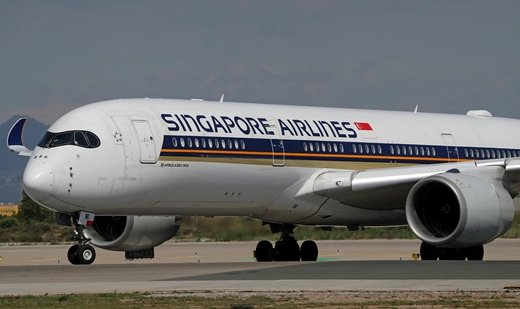 One dead, more than 30 injured on turbulent Singapore Airlines flight