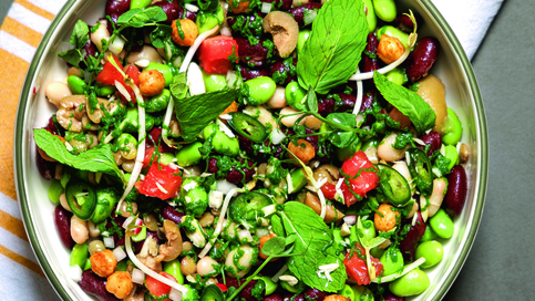 Pesto Soslu Bakliyat Salatası