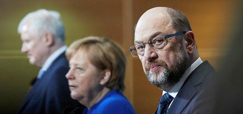 GERMANY EDGES TOWARDS GRAND COALITION AS SPD CHIEF BACKS FORMAL TALKS