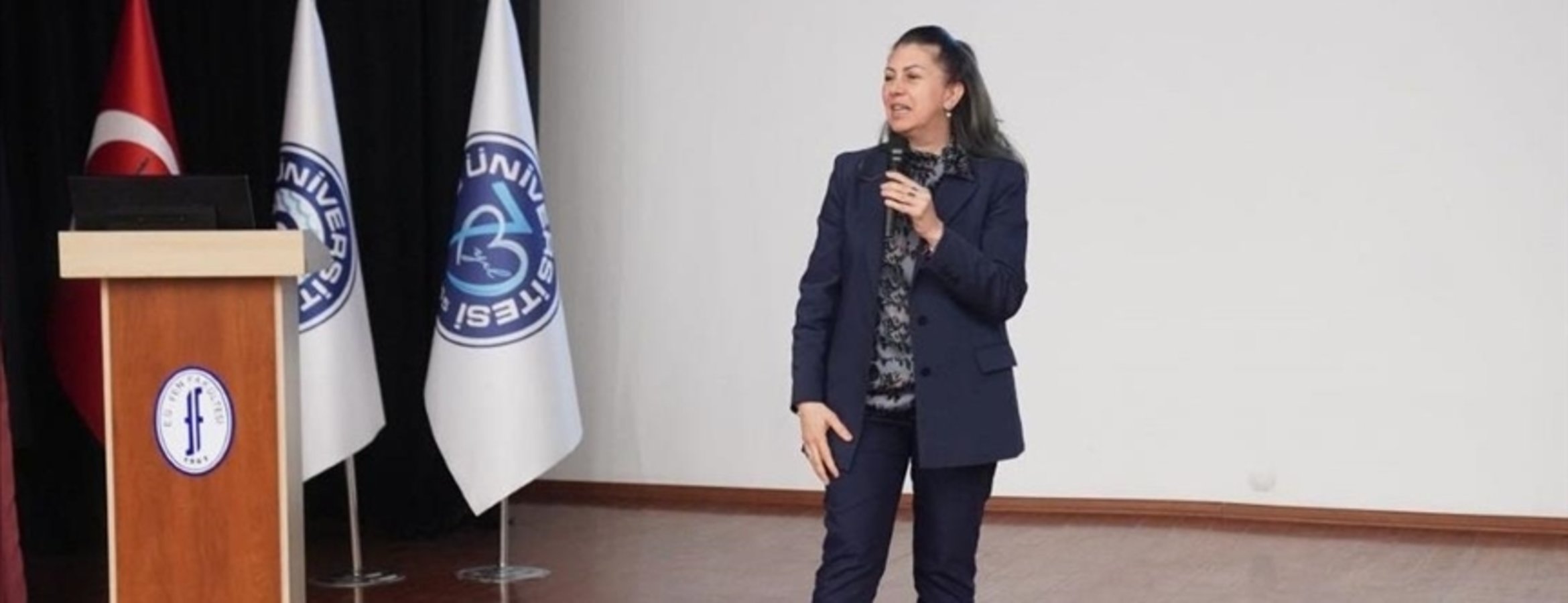 TÜBİTAK MAM Başkanı Prof. Dr. Özsoy, iklim değişikliğinin kutuplara etkisini değerlendirdi.