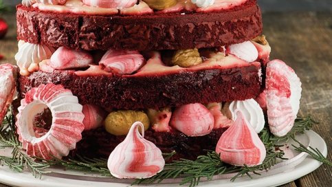 Beze Dolgulu Kırmızı Pasta Redvelvet Tarifi