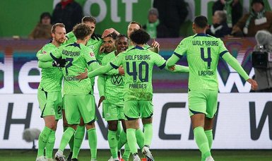 Wolfsburg crush Freiburg, Eintracht go second with win over Schalke