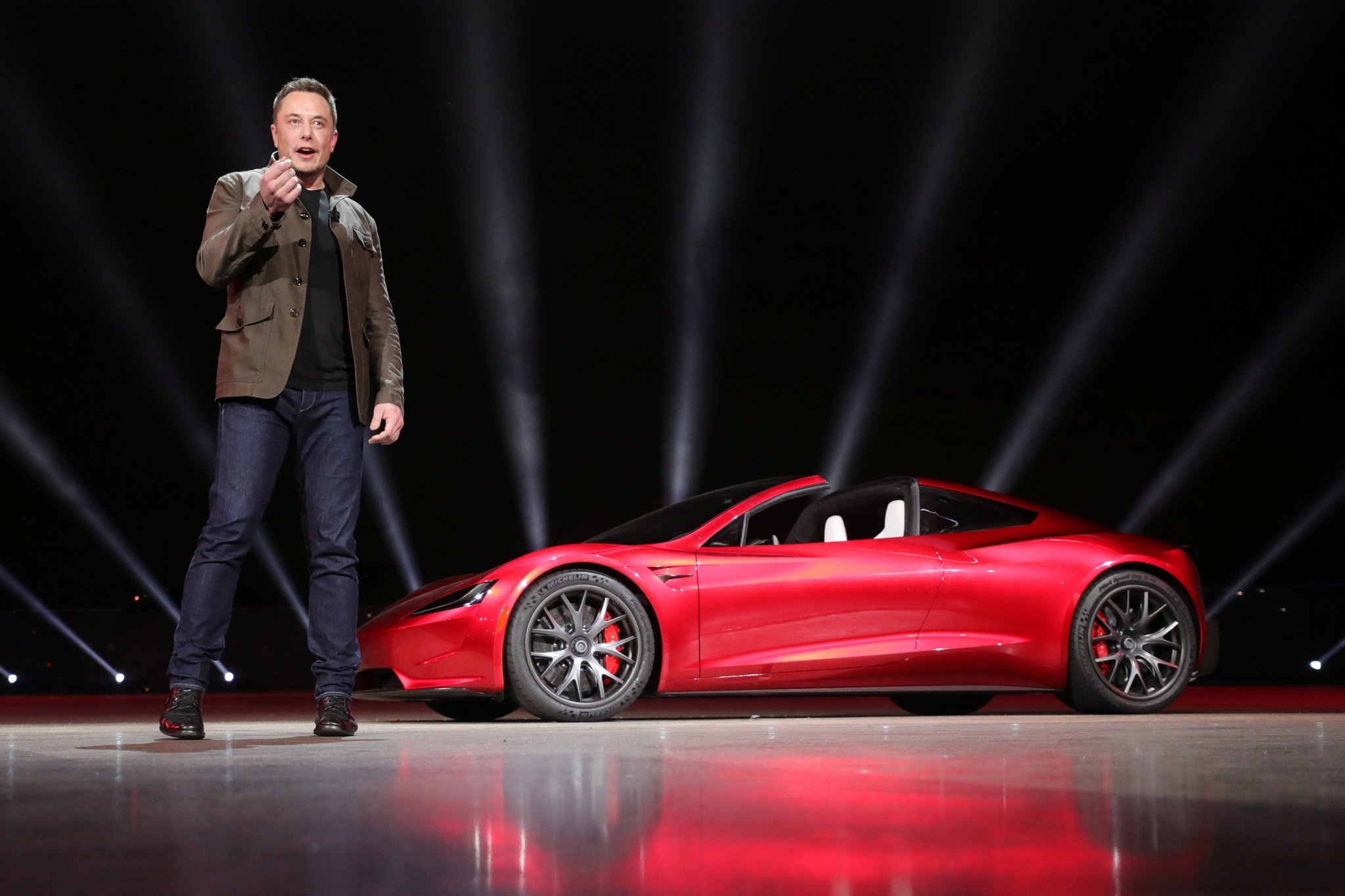 TESLA, ELON MUSK’I BIRAKMIYOR