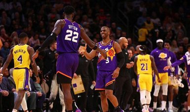 Chris Paul's 28 points help Phoenix Suns rout Los Angeles Lakers