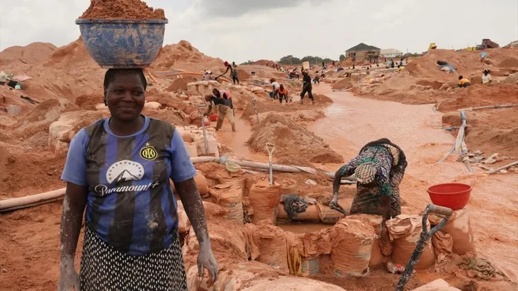 The difficult work of mine workers in Nigeria