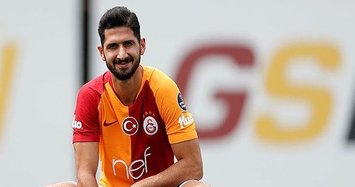 Galatasaray welcomes Turkish midfielder Emre