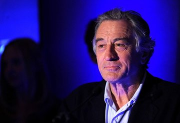 Robert De Niro sette kaza geçirdi